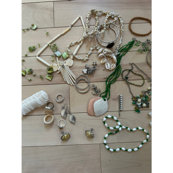 Mermaidcore Jewelry Bundle 01 – Green & Earthy Shell Mix Lotion - Picture 5 of 6